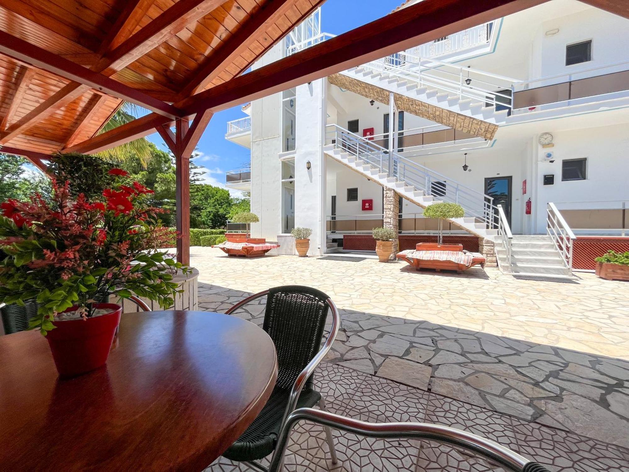 Pettas Apartments Zakynthos Town Exterior photo